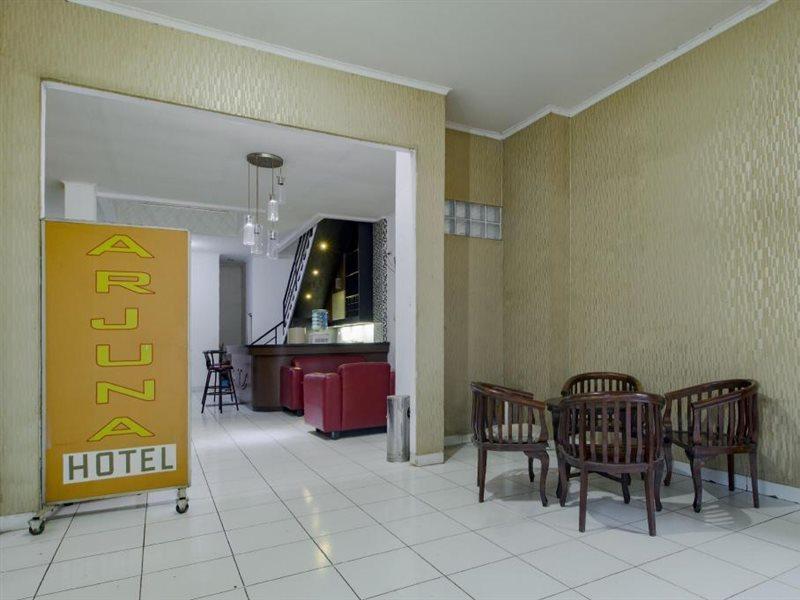 Hotel Arjuna Bekasi Exterior photo