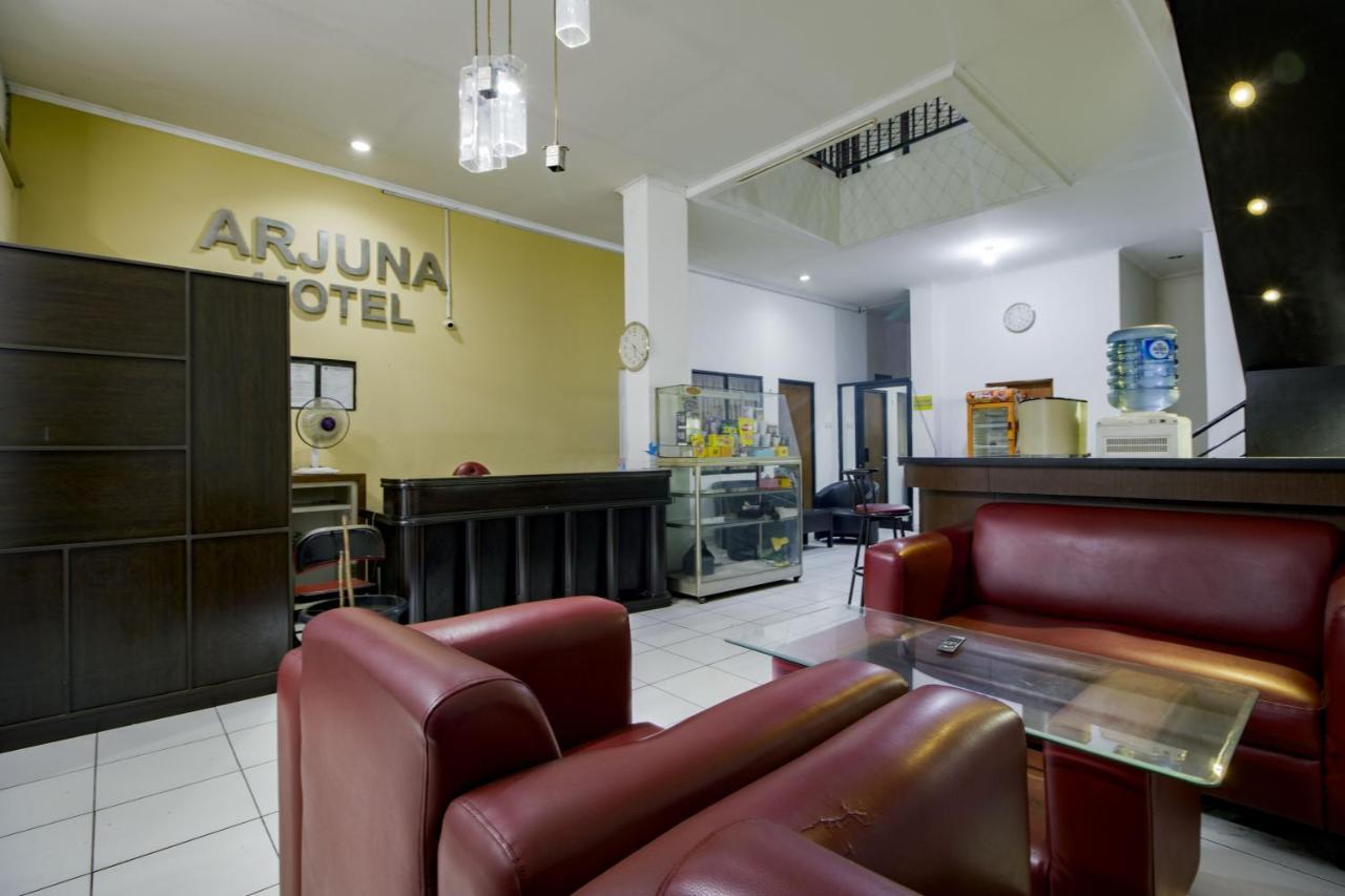 Hotel Arjuna Bekasi Exterior photo